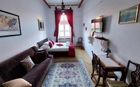 Classical Budapest Apartment In The Old Pest